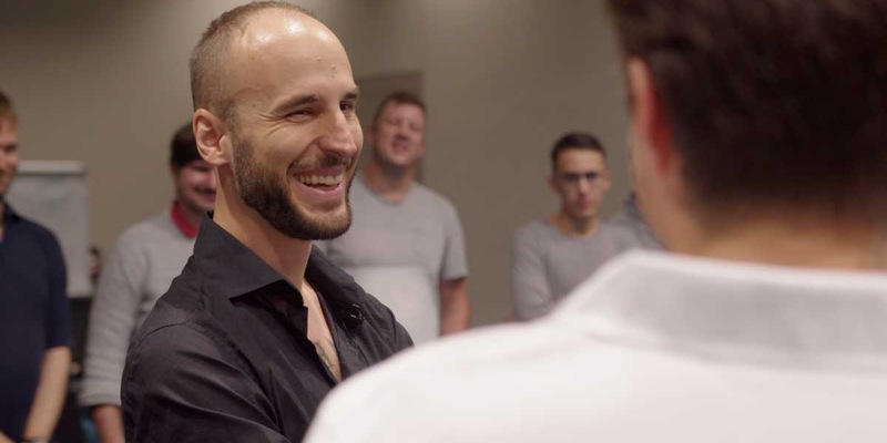 Endlich Schluss mit der Einsamkeit: Andy Friday verrät, wie gefühlvolle Männer die Partnerin fürs Leben finden - Foto: presseportal.de