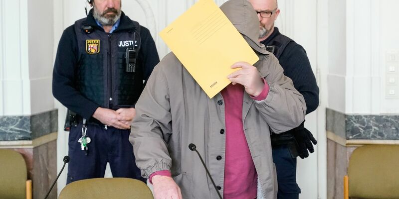 Der Angeklagte wurde zu zwölf Jahren Haft verurteilt. - Foto: Uwe Anspach/dpa