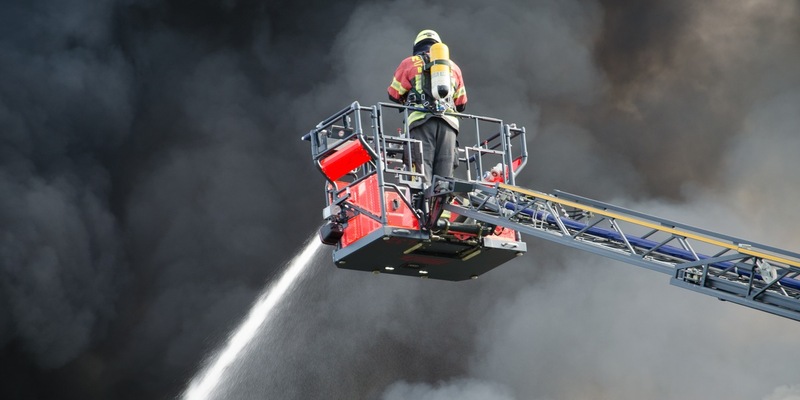 FW-RD: Feuer in Lagerhalle löst Großeinsatz aus - 150 Feuerwehrkräfte im Einsatz - Foto: presseportal.de