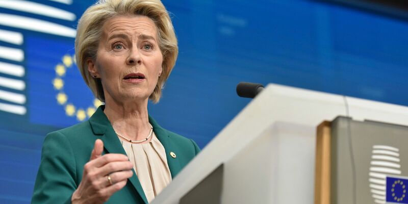 Die Präsidentin der Europäischen Kommission: Ursula von der Leyen. - Foto: Harry Nakos/AP/dpa