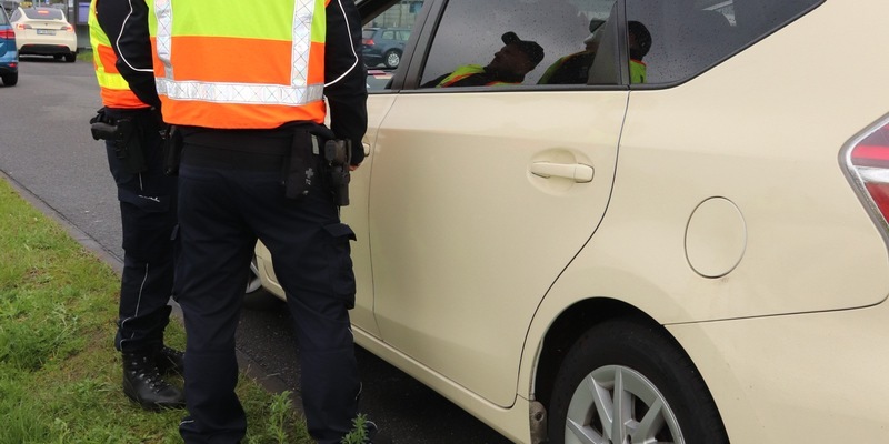 HZA-P: Zoll prüft Taxi- und Mietwagenbranche / Großeinsatz am Flughafen Berlin Brandenburg - Foto: presseportal.de