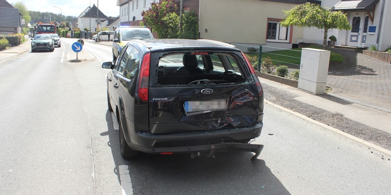 POL-RBK: Kürten - Zweiradfahrer fährt Pkw auf und verletzt sich dabei schwer - Foto: presseportal.de