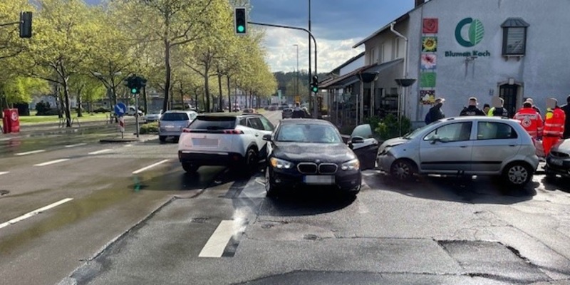 POL-PPWP: Verkehrsunfall mit drei Verletzten - Foto: presseportal.de