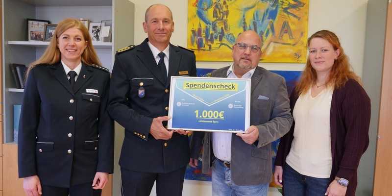 POL-OH: Polizeipräsidium Osthessen übergibt 1.000 Euro an Hessische Polizeistiftung - Foto: presseportal.de
