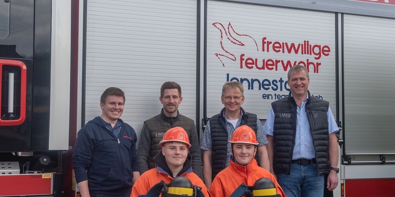 FW-OE: Neue Atemschutzgeräte für die Jugendfeuerwehr - Firma LMD aus Elspe macht es möglich - Foto: presseportal.de