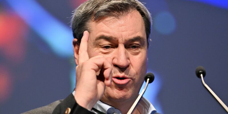 Markus Söder (CSU): «Das Verbrenner-Aus für 2035 ist falsch und muss deshalb zurückgenommen werden». - Foto: Peter Kneffel/dpa