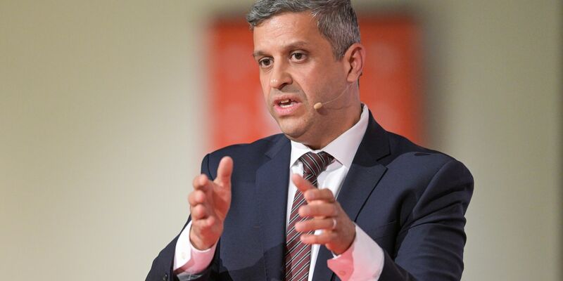 Nach Raed Salehs Niederlage als Parteichef stellt sich nun die Frage, wie es mit dem einflussreichen Politiker als Fraktionschef im Abgeordnetenhaus weitergeht. - Foto: Hannes P Albert/dpa