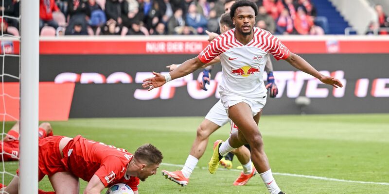 Ein Treffer des Leipzigers Benjamin Sesko (oben) zählte nicht. - Foto: Harry Langer/dpa