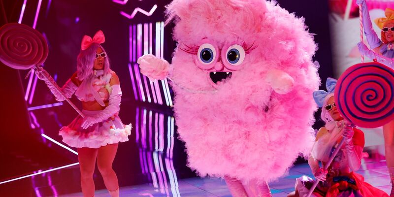 Annett Louisan war als Zuckerwatte verkleidet. - Foto: Thomas Banneyer/dpa