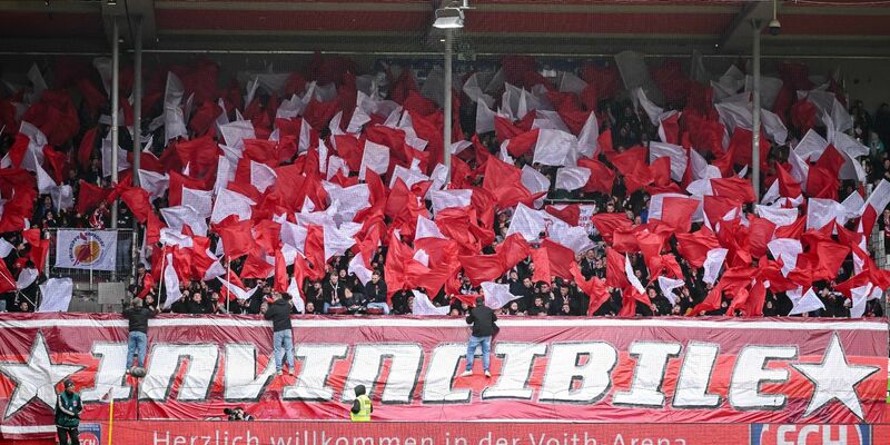 Im Leipziger Auswärtsblock in Heidenheim wurde Buttersäure verteilt. - Foto: Harry Langer/dpa