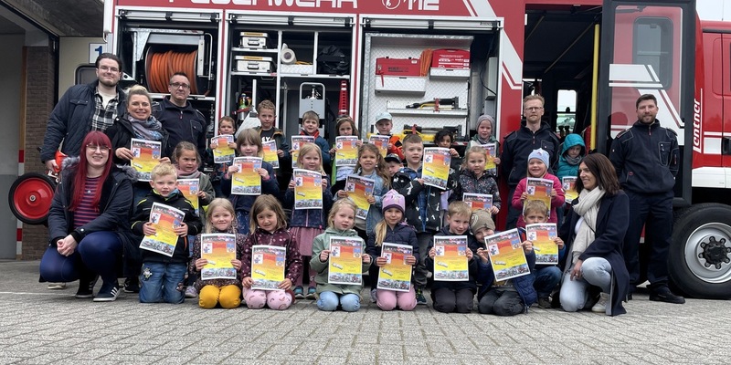 FW-KLE: Zum internationalen Tag des Kindergartens: Vorschulkinder besuchen die Freiwillige Feuerwehr Bedburg-Hau - Foto: presseportal.de