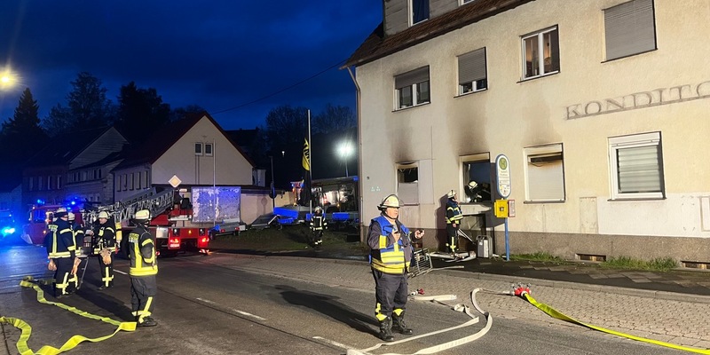 FW LK Neunkirchen: Erfolgreiche Brandbekämpfung in einem Mehrfamilienhaus in Spiesen - Foto: presseportal.de