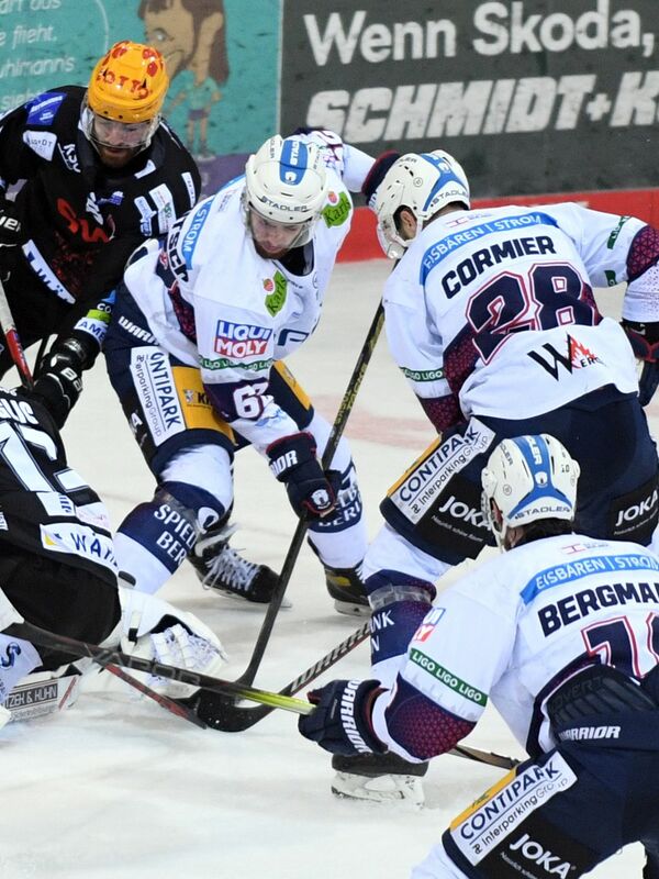 Die Eisbären Berlin Benötigen Noch Zwei Siege Zum Gewinn Der Eishockey ...