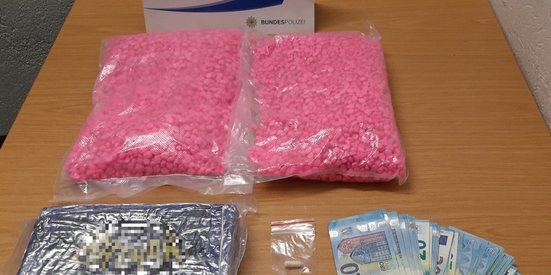 BPOL-BadBentheim: Rund 5,2 Kilo Ecstasy und Kokain im Wert von rund 125.000 Euro beschlagnahmt - Foto: presseportal.de