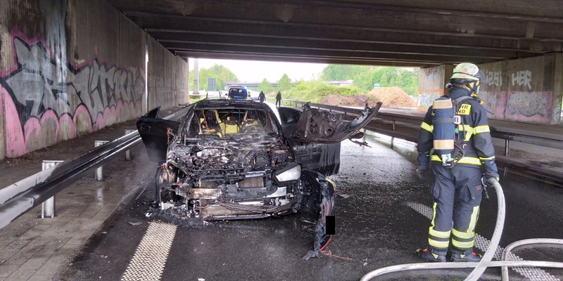FW-DO: Brennender PKW auf der Autobahn - Foto: presseportal.de