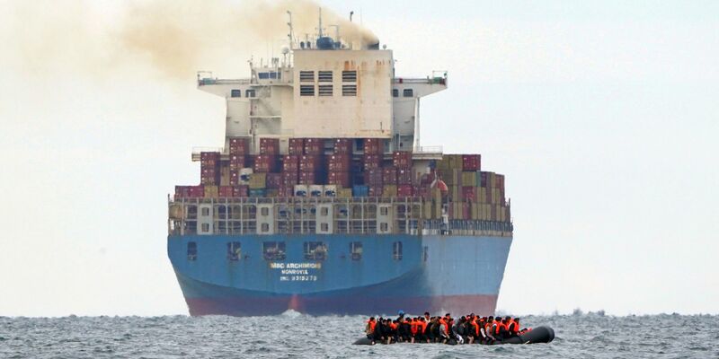 Die britische Regierung will Migranten, die irregulär ins Land kommen, grundsätzlich nach Ruanda abschieben. - Foto: Gareth Fuller/AP/dpa