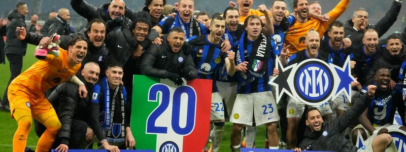 Die Spieler von Inter Mailand feiern die Meisterschaft. - Foto: Luca Bruno/AP/dpa