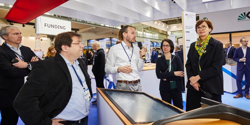 Hannover Messe 2024: Forschungsprojekt für das Laden von E-Fahrzeugen mit Windenergie - Foto: presseportal.de