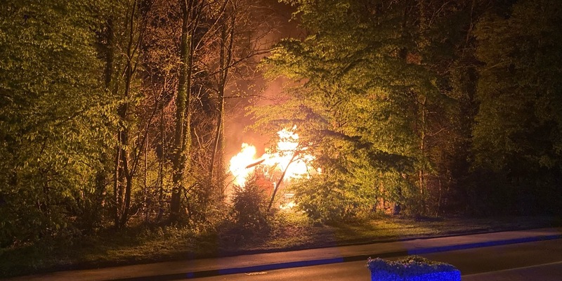 POL-ME: Gartenlaube vollständig ausgebrannt - Polizei bittet um Hinweise - 2404084 - Velbert - Foto: presseportal.de