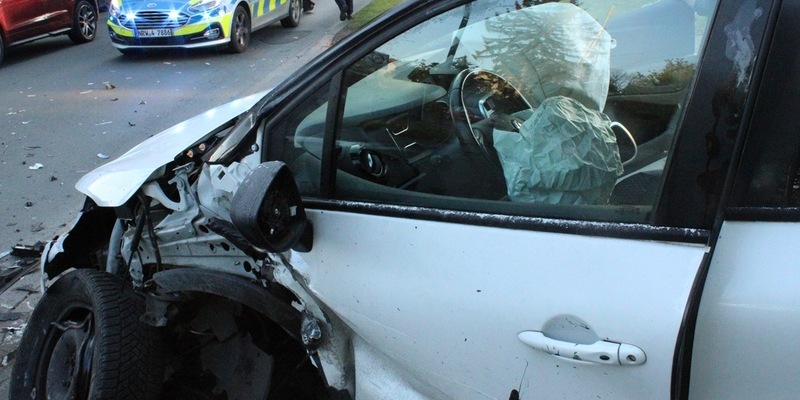 POL-MI: Kollision im Gegenverkehr - Foto: presseportal.de