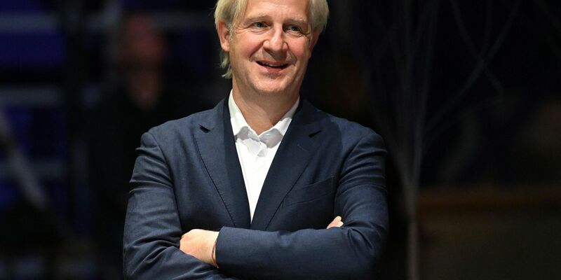 Der designierte Burgtheaterdirektor Stefan Bachmann in Wien. - Foto: Helmut Fohringer/APA/dpa