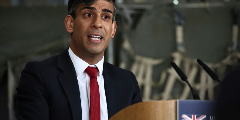 Der britische Premierminister Rishi Sunak wird heute vor dem Kanzleramt von Olaf Scholz mit militärischen Ehren empfangen. - Foto: Henry Nicholls/Pool AFP via AP