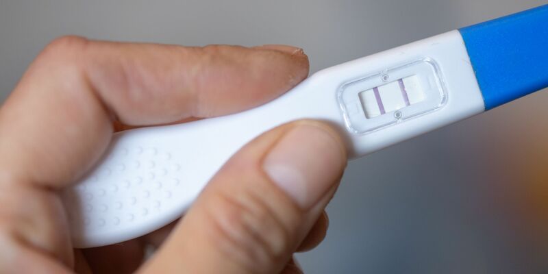 Im vergangenen Jahr gab es in Deutschland 106.000 Schwangerschaftsabbrüche (Symbolbild). - Foto: Hendrik Schmidt/dpa