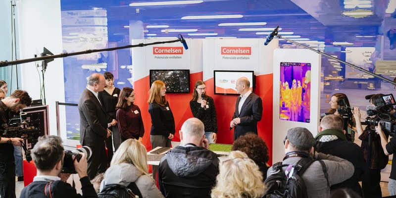 Mit MINT und KI nach den Sternen greifen / Cornelsen beim Girls' Day-Auftakt im Bundeskanzleramt - Foto: presseportal.de