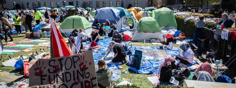An der Columbia University in New York haben pro-palästinensische Demonstranten ein Zeltlager errichtet. - Foto: Stefan Jeremiah/AP/dpa