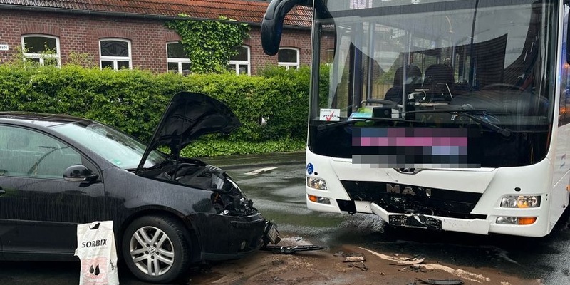 POL-COE: Rosendahl, Darfeld, Osterwicker Straße/ Auto und Linienbus kollidieren - Foto: presseportal.de