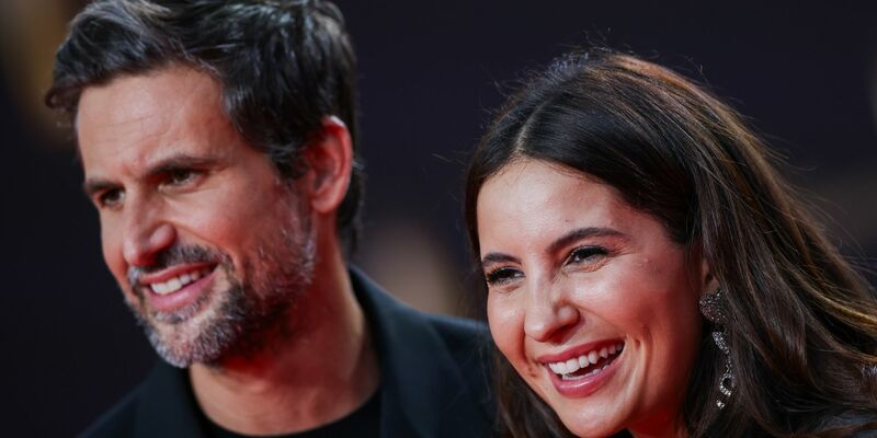 Nachwuchs bei dem Schauspieler-Paar: Tom Beck und Chryssanthi Kavazi freuen sich über ein Mädchen. - Foto: Rolf Vennenbernd/dpa