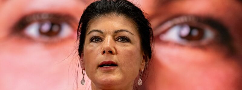 Parteigründerin Sahra Wagenknecht nicht mehr in der allerersten Reihe des BSW? Am Montag will sich die 56-Jährige erklären. (Archivbild) - Foto: Fabian Sommer/dpa