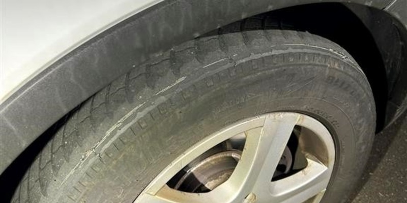 POL-PDTR: Fahrzeug bleibt stehen! Reifen bis zur Karkasse abgefahren - Foto: presseportal.de