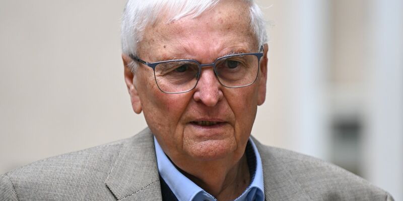 Theo Zwanziger ist nicht vor dem Landgericht Frankfurt am Main erschienen. - Foto: Arne Dedert/dpa