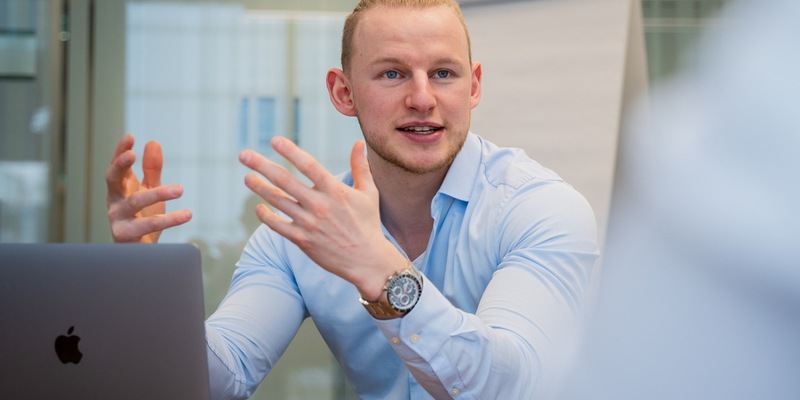 Jan Philipp Schmid von der NAJ Agency: Wie IT-Unternehmen durch Social Recruiting endlich wieder durchstarten können - Foto: presseportal.de