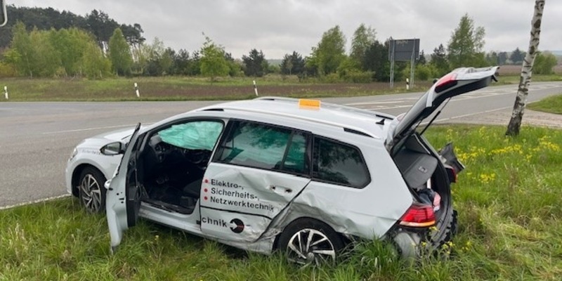 POL-LG: ++ drei Leichtverletze bei Verkehrsunfall - Kollision beim Abbiegen ++ Tat vereitelt - Trio auf Fahrraddiebstahl ++ ausgeflippt - junge Frau macht Randale ++ aufgefahren ++ - Foto: presseportal.de