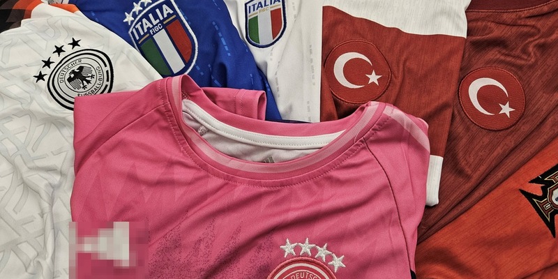 HZA-S: Gefälschte EM-Trikots gestoppt - Foto: presseportal.de