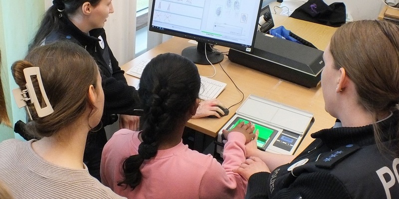 BPOL-FL: Girls Day bei der Flensburger Bundespolizei - Foto: presseportal.de