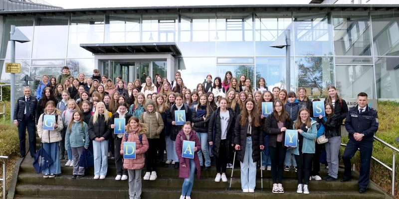 POL-OH: Girls'Day - 85 Mädels schnuppern in die Vielfalt der Polizei - Foto: presseportal.de
