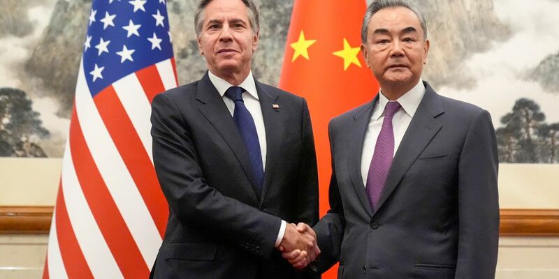 Das Verhältnis zwischen den USA und China ist angespannt. Das zeigte nun auch das Treffen von US-Außenminister Antony Blinken (l) und Chinas Außenminister Wang Yi. - Foto: Mark Schiefelbein/AP POOL/dpa