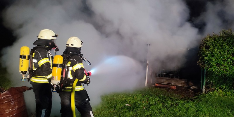 FW-KLE: Brand eines Kleingebäudes - Foto: presseportal.de