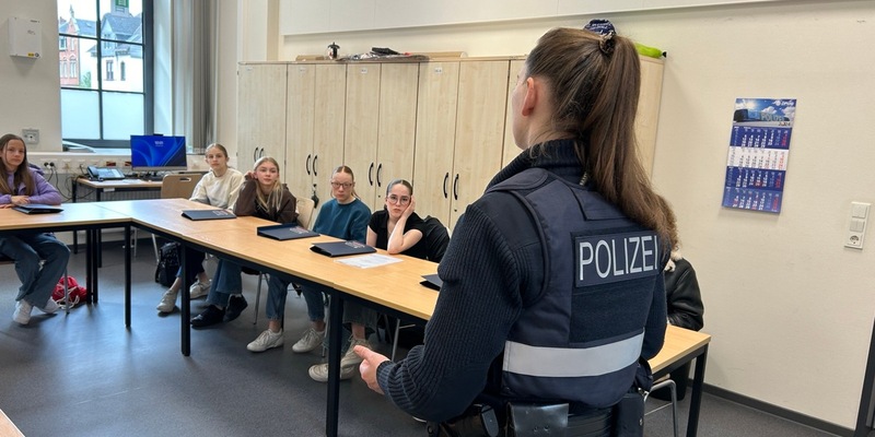 POL-PDTR: Girls Day bei der Polizei Idar-Oberstein - Foto: presseportal.de