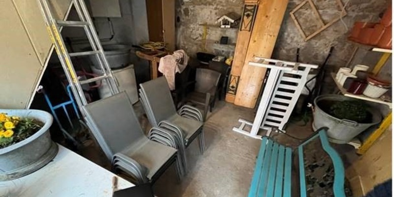 POL-LG: ++ Ermittlungserfolg ++ in Vorgärten und Eingangsbereichen auf Klau-Tour ++ Uelzener Ermittler machen Täter dingfest und stellen Diebesgut sicher ++ 60 Jahre alter Uelzener mit Vorliebe für Tische, - Foto: presseportal.de