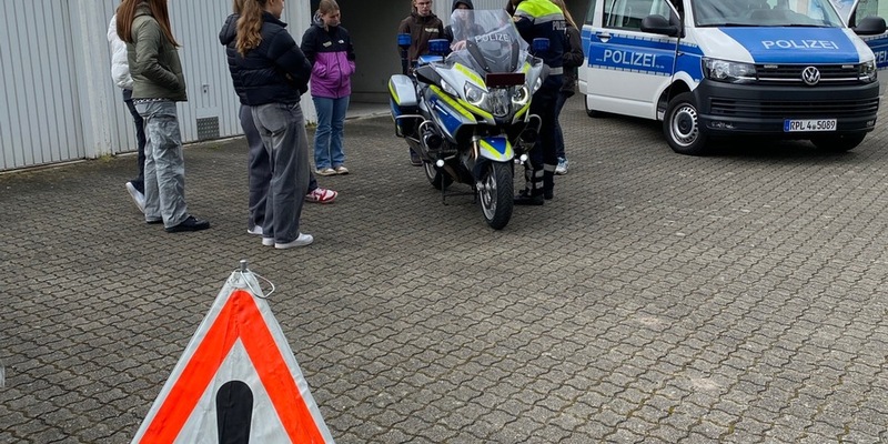 POL-PDNW: Girls Day bei der Polizei Haßloch ein voller Erfolg - Foto: presseportal.de