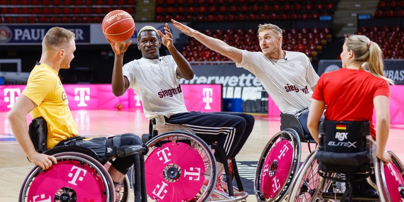 Einheit in Vielfalt: Rollstuhlbasketball trifft Basketball - Foto: presseportal.de