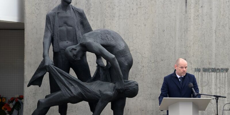 «Wir mussten Gästebücher austauschen beziehungsweise konnten sie nicht mehr auslegen, weil sie voll waren von Hassbotschaften», sagt der Direktor der Stiftung Brandenburgische Gedenkstätten, Axel Drecoll (Archivbild). - Foto: Soeren Stache/dpa-Zentralbild/POOL/dpa