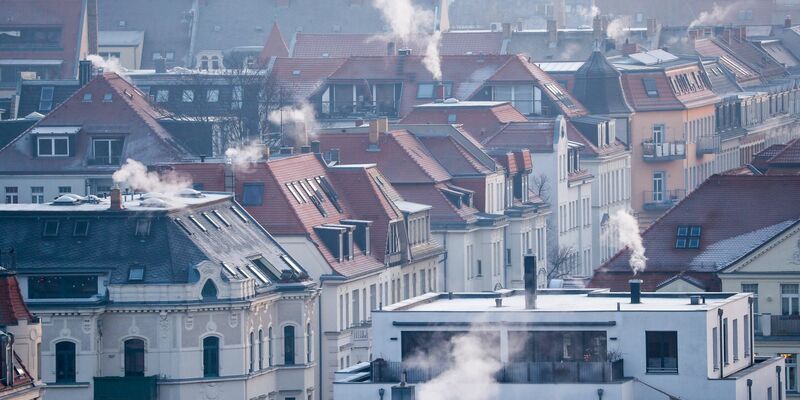 Steigende Strom- und Gaspreise und Unsicherheit infolge des Heizungsgesetzes: Die Preise für unsanierte Häuser sind zuletzt stark gefallen. Der Abwärtstrend scheint jedoch gestoppt (Symbolbild). - Foto: Jan Woitas/dpa-Zentralbild/dpa