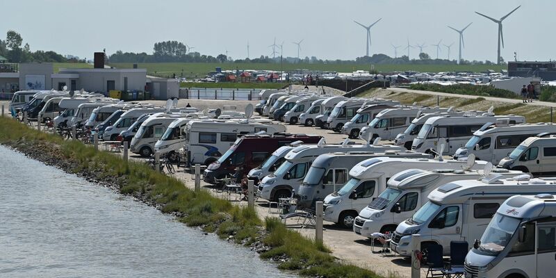 Die Nachfrage nach Wohnmobilen wächst immer weiter. Grund dafür sei auch ein Imagewandel weg vom Spießigen. - Foto: Lars Penning/dpa