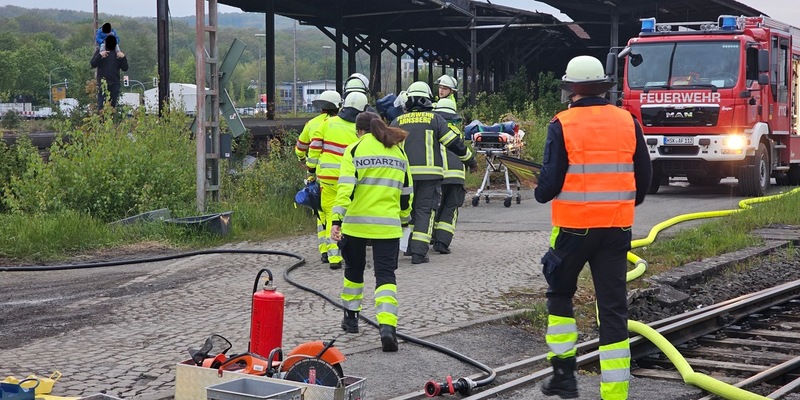 FW-AR: Gemeinsame Übung der Feuerwehr und des Rettungsdienstes - Foto: presseportal.de