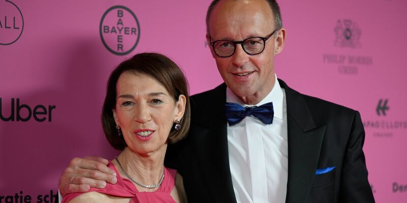 Charlotte und Friedrich Merz beim Bundespresseball Anfang April. - Foto: Monika Skolimowska/dpa